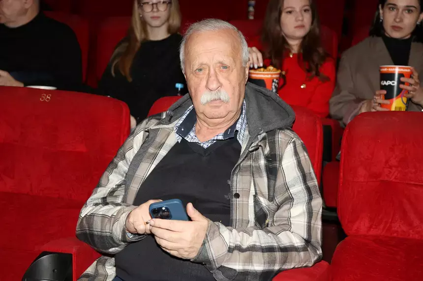 «Просто не знаю, что делать»: Леонид Якубович вышел на связь после новостей о проблемах со здоровьем