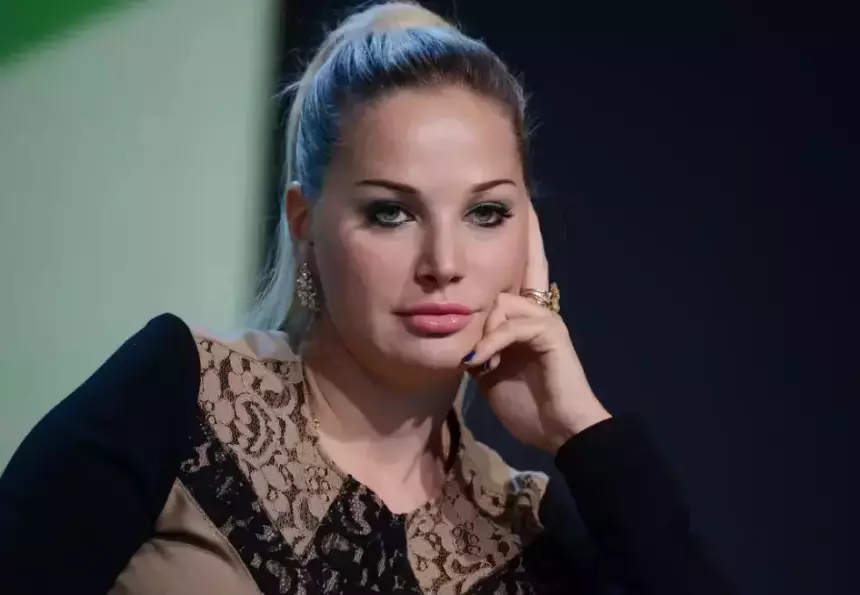 Теперь ее могут посадить в колонию на 4,5 года: оперной певице Марии Максаковой* заочно вынесли приговор