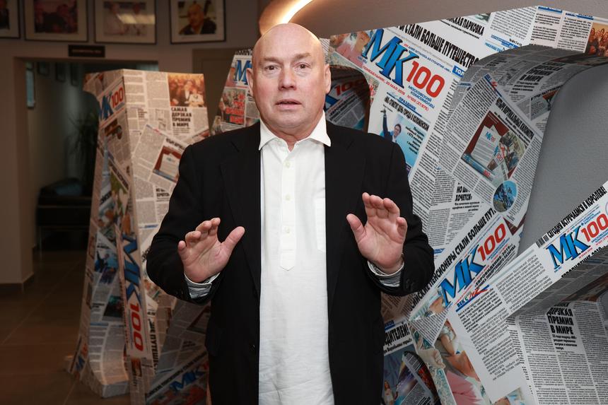 Актера Виктора Сухорукова госпитализировали в Москве с болью и першением в груди