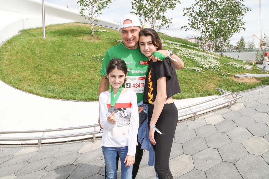 Михаил Турецкий с дочерьми