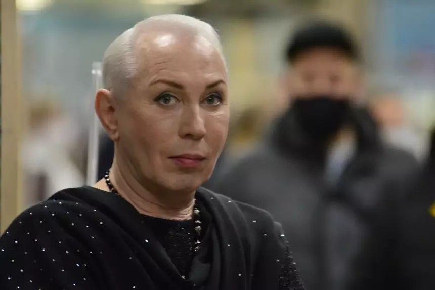 Налоговая ликвидирует театр пародиста Александра Пескова