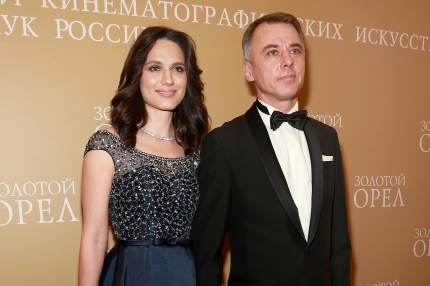 Актриса Кристина Бродская поделилась романтическим фото с супругом с гастролей на Камчатке