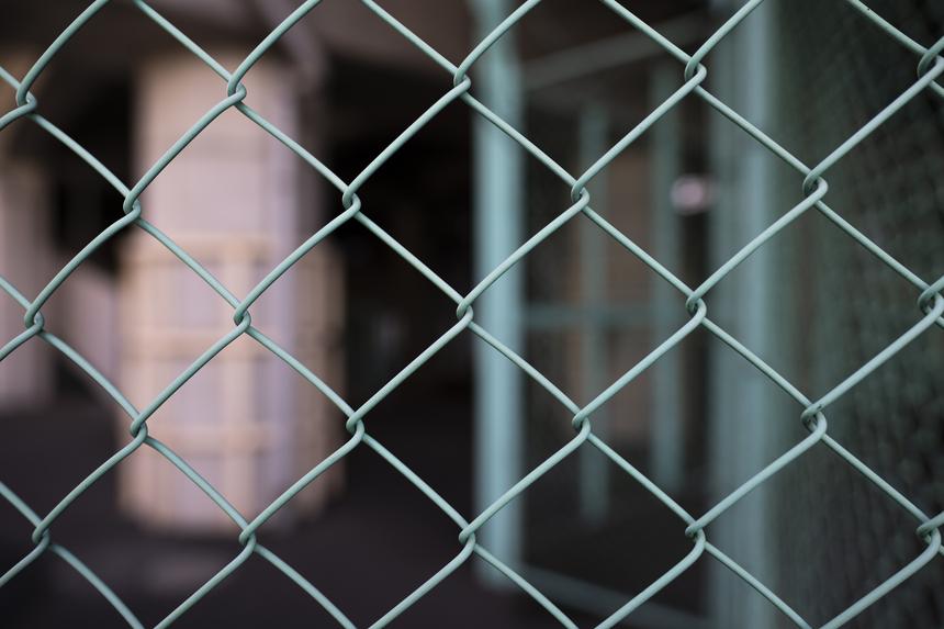 В Польше подростки избили украинца и нарисовали на его лице нацистскую символику