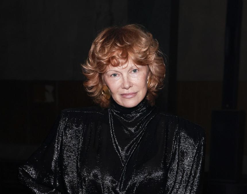 «Тьфу-деревня!»: в Сети актрису Памелу Андерсон сравнили с Людмилой Гурченко