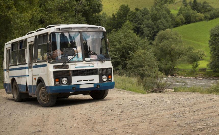 В ЛНР пенсионерка упала под колеса автобуса по дороге до бюро ритуальных услуг