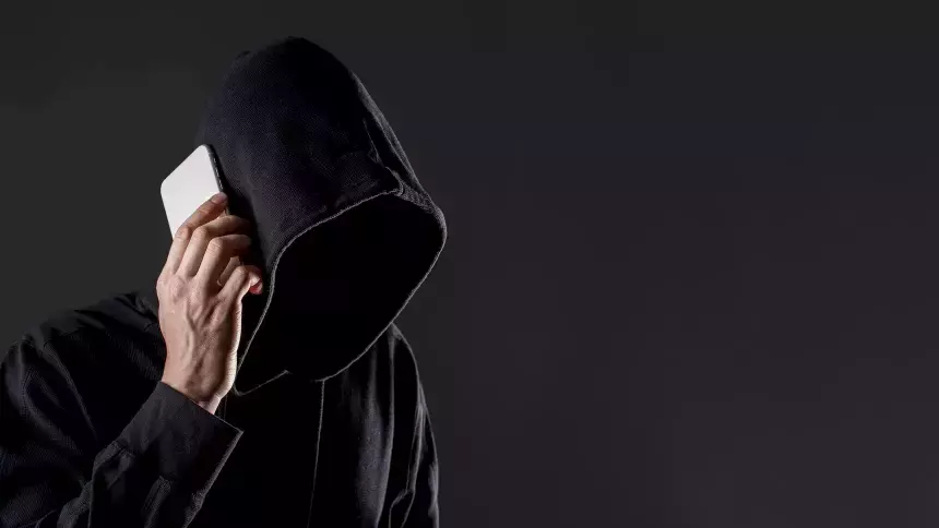 Просят продиктовать код из СМС: мошенники начали звонить россиянам под видом сотрудников военкоматов