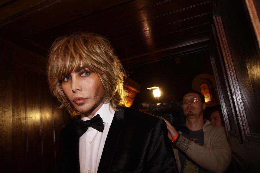 «Потом у меня была истерика»: Сергей Зверев вышел на сцену в день похорон близкого человека