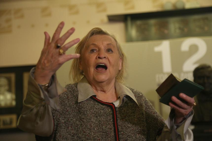 Похоронят рядом с мужем: названы дата и место прощания с актрисой Ниной Гуляевой