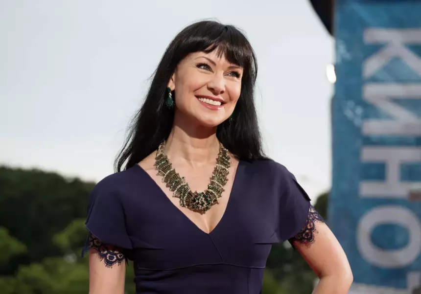 Сын Нонны Гришаевой рассказал, что слишком взрослый для советов матери о любви