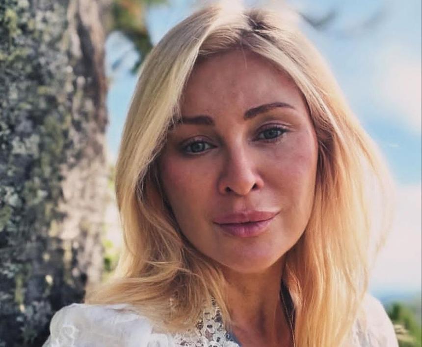 «Это страшный грех. Я была в отчаянии»: Вика Цыганова едва не отказалась от музыкальной карьеры