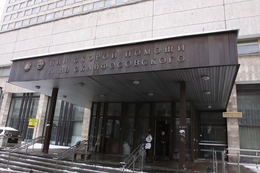 Сбежала в одной простыне и с катетерами: из Склифосовского пропала пациентка после операции