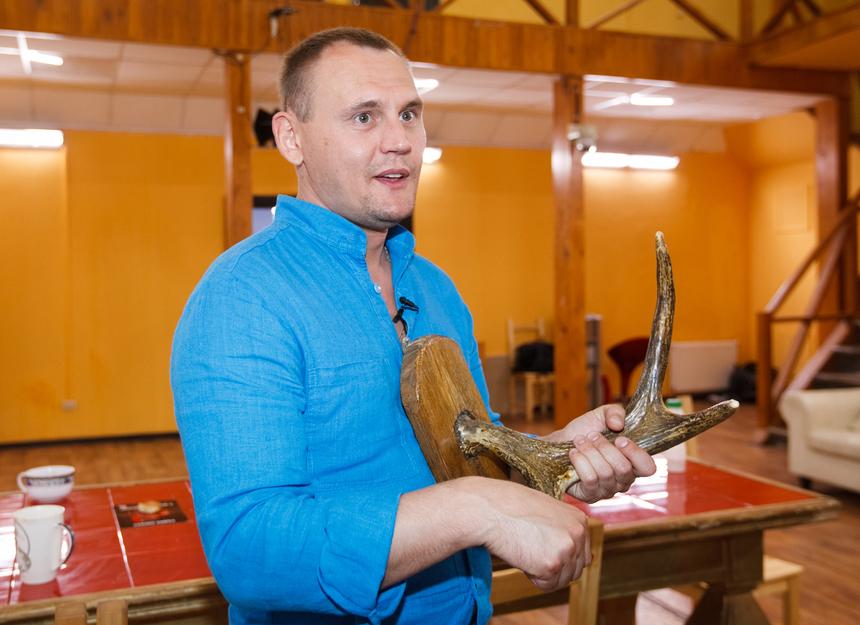 «Выкинул меня как мусор»: сын звезды «Дома-2» Степана Меньщикова рассказал о биологическом отце