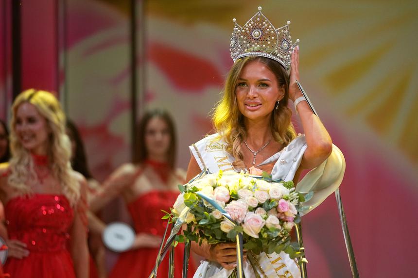 «Мисс Россия-2025» Анастасия Венза иронично ответила раскритиковавшей ее бывшей королеве красоты