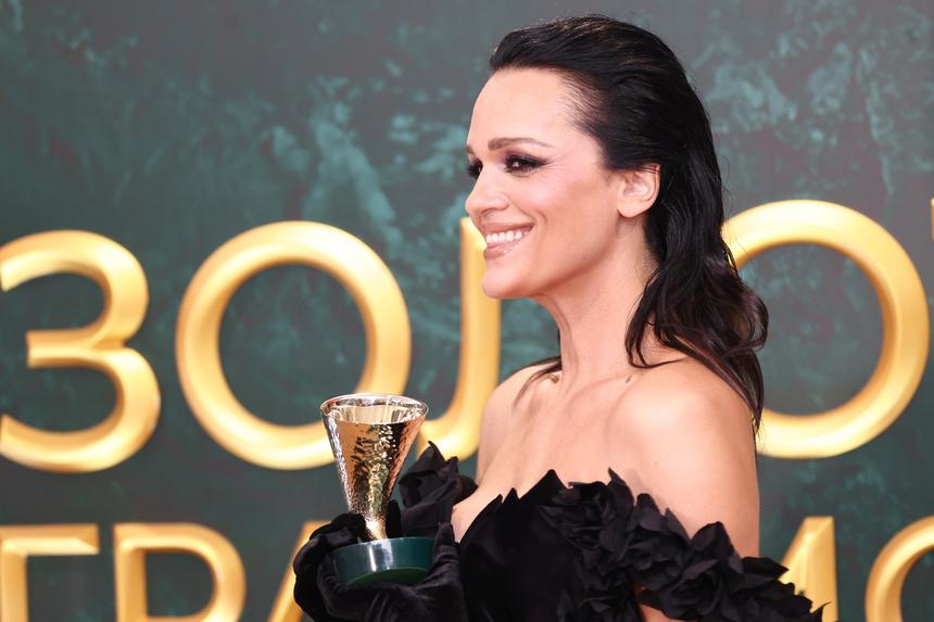 «Какая-то провокация»: заплаканная певица Слава ответила, винит ли Соседова в нервном срыве