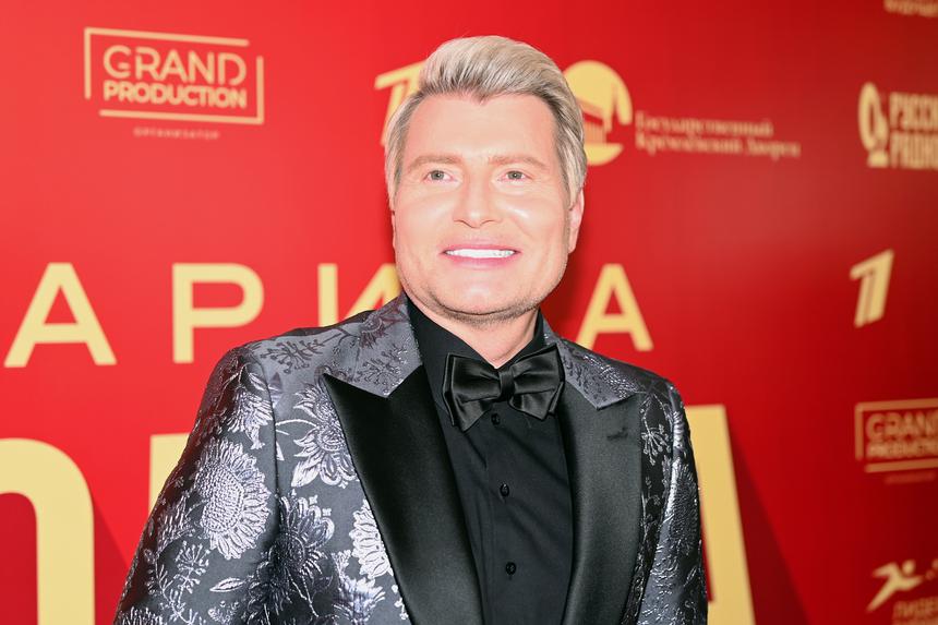 «Это законно так превосходно выглядеть в свои годы?»: в Сети обсуждают моложавую маму Николая Баскова