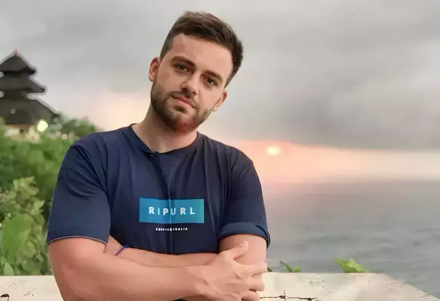 Бросал маленького сына в сугроб: Виктория Боня и ее дочь Анджелина помогают блогеру Косенко набирать просмотры