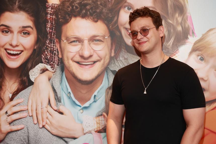 «Сериалы - это регулярный доход»: почему Филипп Бледный застрял в образе Веника из «Папиных дочек»