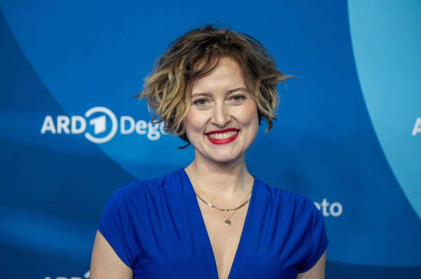 Актриса Ванда Пердельвиц врезалась на велосипеде в машину и погибла в 41 год