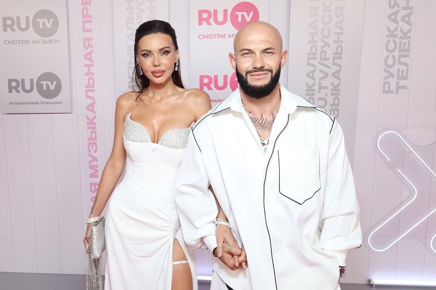 Отец Оксаны Самойловой впервые прокомментировал ее развод с Джиганом