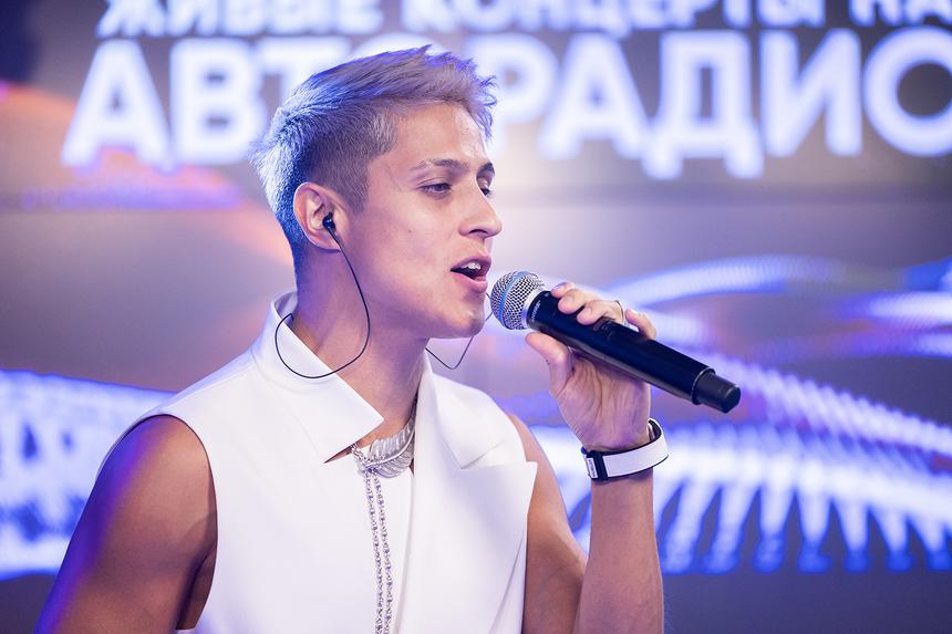 Певец Хабиб в новом образе блондина представил трек на стихи Есенина