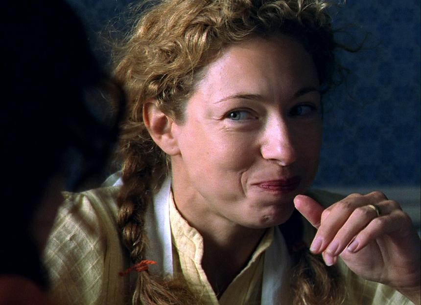 Актриса сериала «Девочки Гилмор» Алекс Кингстон рассказала о борьбе с раком