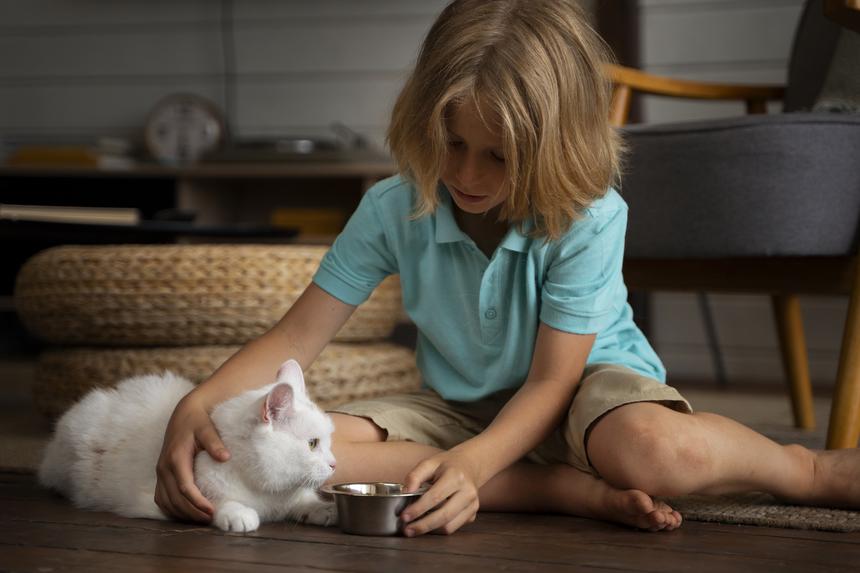 Квартира была вся в крови: няня ошпарила кипятком ребенка и изувечила кота