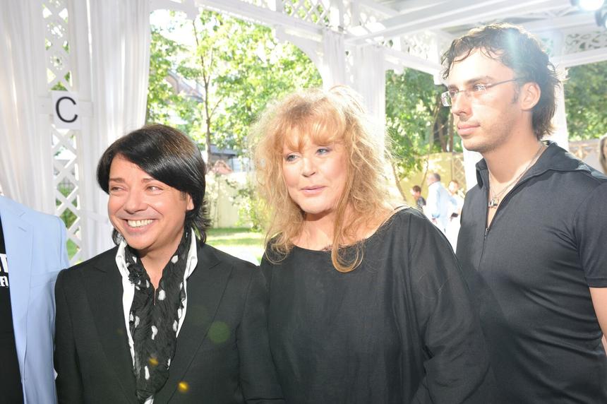 «Ты всегда в моем сердце»: Алла Пугачева обратилась к покойному Валентину Юдашкину в день его рождения