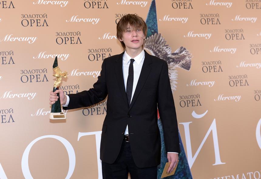 Не пошел по стопам родителей: чем занимается непубличный сын Высоцкой и Кончаловского