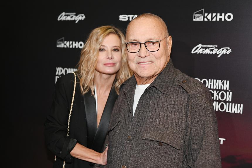 «Никогда не вела себя как уверенная, роскошная баба»: Высоцкая призналась, что не ожидала внимания от Кончаловского