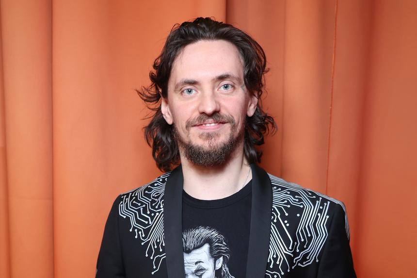 Артист балета Сергей Полунин передал портретом Путина привет Зеленскому