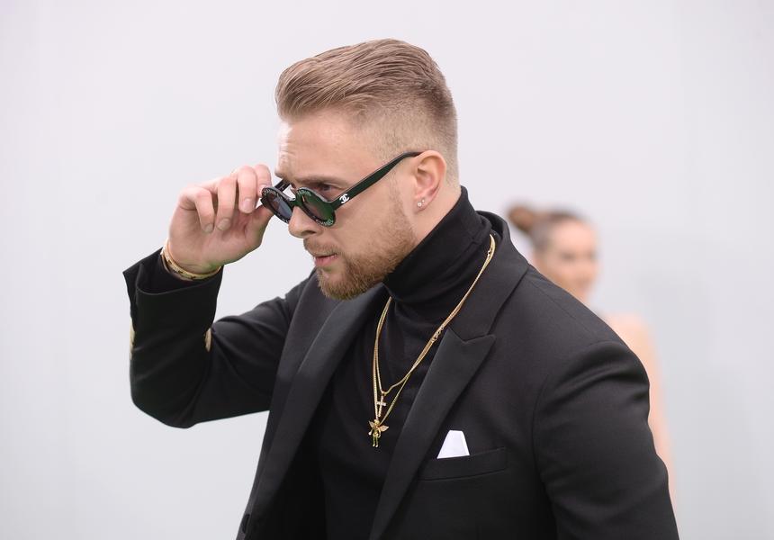 Егор Крид пришел на вечеринку Жара Media Awards в костюме за 700 тысяч рублей