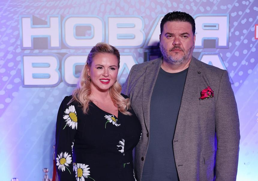 Анну Семенович заметили в ЗАГСе с возлюбленным Денисом Шреером