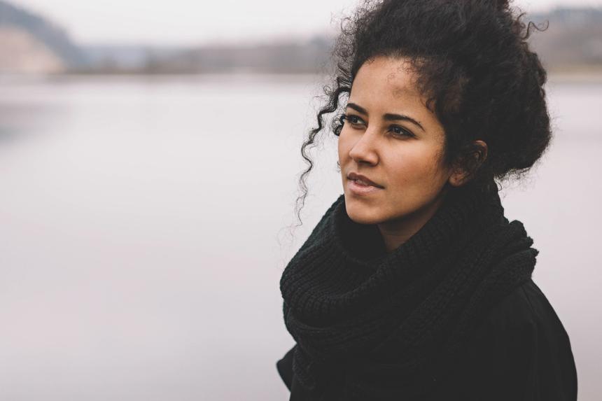 «Я постоянно боялась за свою жизнь»: певица с эфиопскими корнями Лида Лему о творчестве и поиске отца