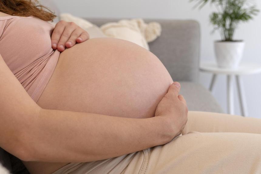 Мужчина убил беременную возлюбленную и вырезал ребенка из ее живота