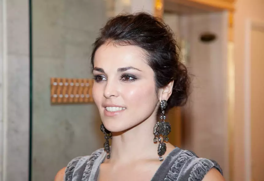 «Только благодаря няне»: Сати Казанова не успевает воспитывать дочь из-за университета