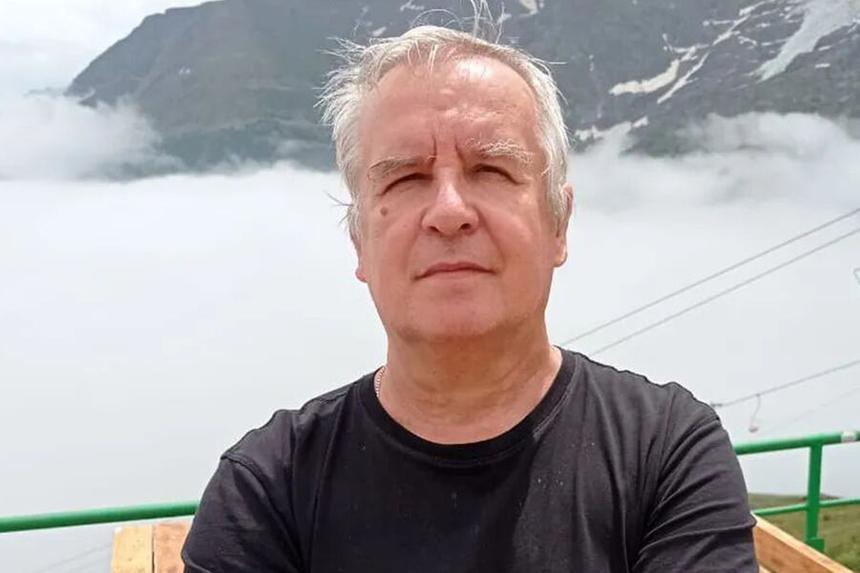 «Я никак их не закопаю»: автор хитов группы «Комбинация» заявил, что стыдится своих песен