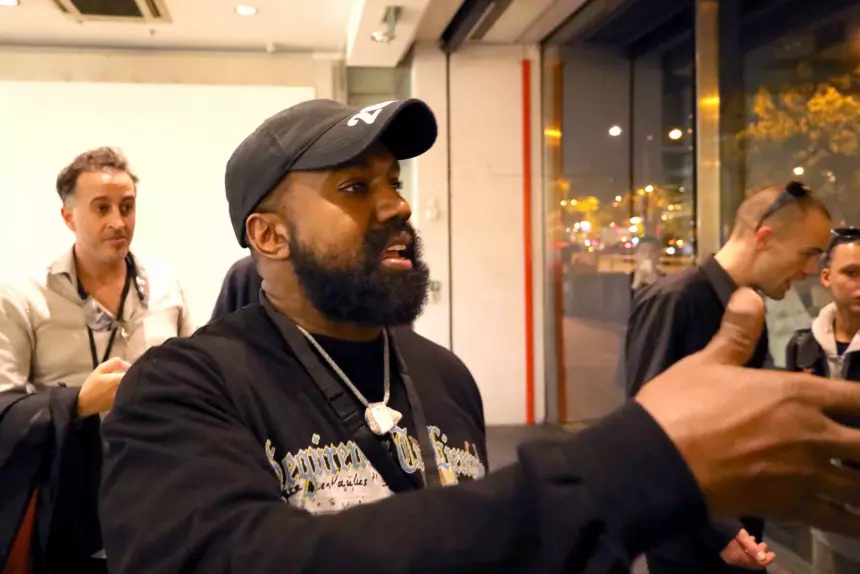 «Я выберу своего папу вместо мамы в любой день»: дочь рэпера Канье Уэста и модели Ким Кардашьян поддержала отца