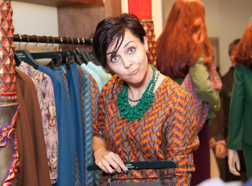 «О ней все забыли давным-давно»: раскрыты гонорары уехавшей из России Ольги Шелест