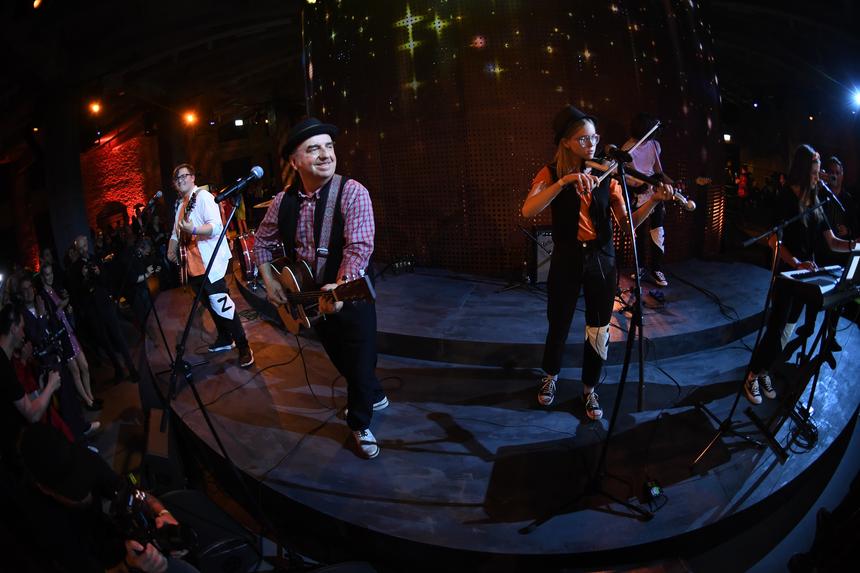 Лидер группы «Чайф» Шахрин зарегистрировал бренд для продажи зубной пасты