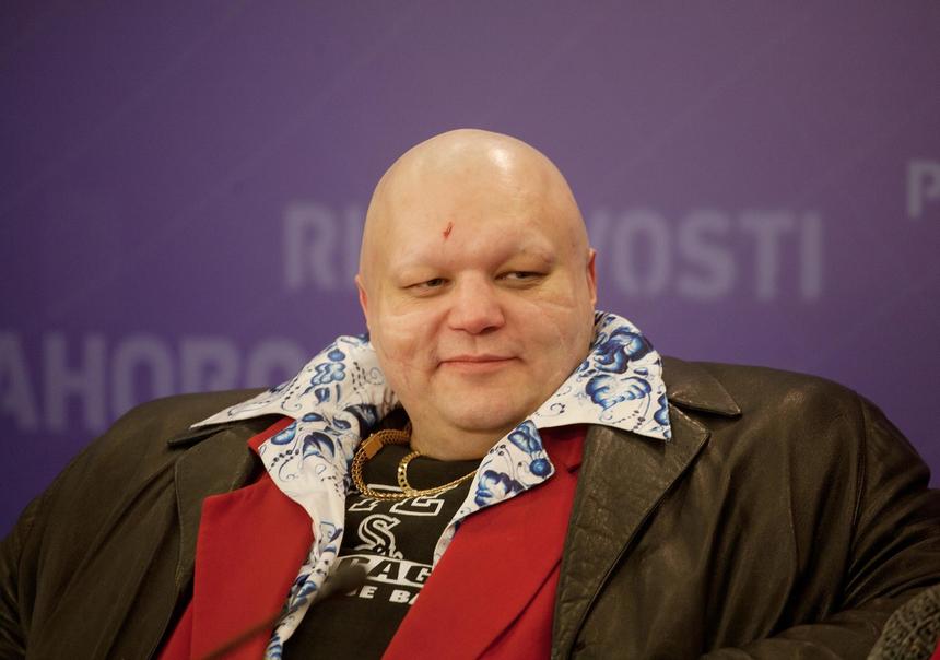 Стас Барецкий раскритиковал производство стеклянных памятников на могилы