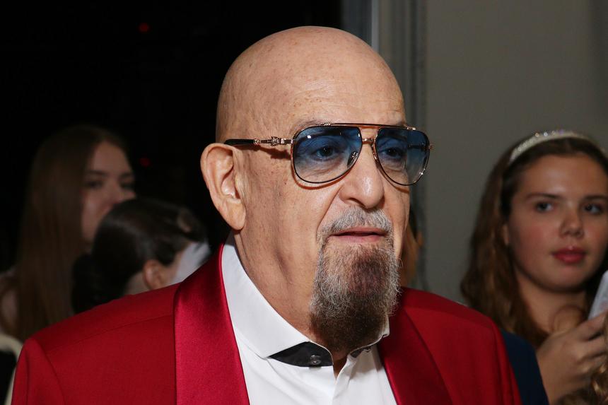 «Становится легче»: Михаила Шуфутинского похвалили за использование инвалидной коляски