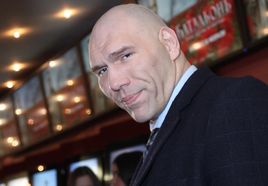 «Ему с ней жить, а не мне»: сын Николая Валуева не знакомит отца с девушкой, за которой ухаживает