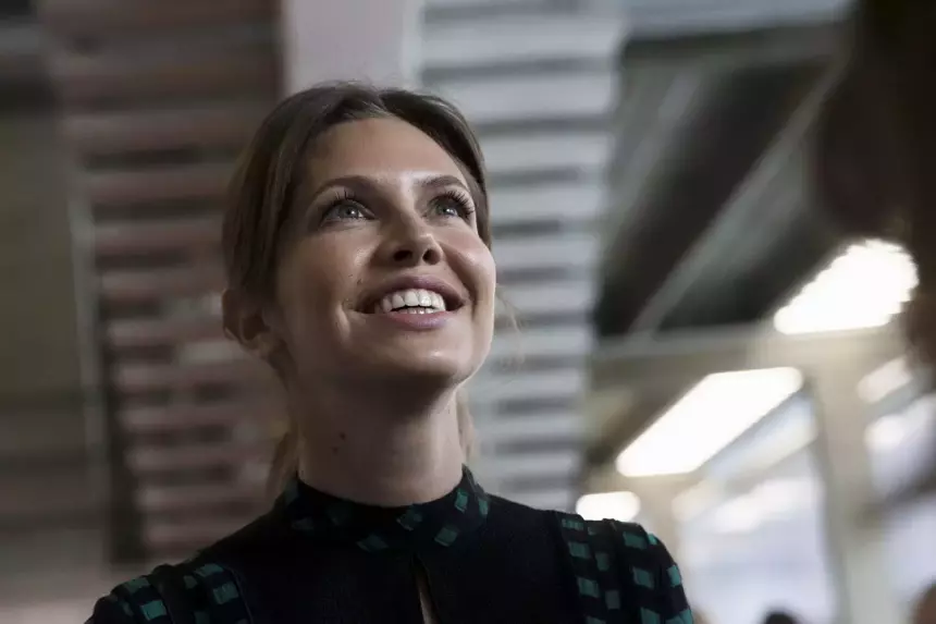 Бывшая жена Абрамовича Дарья Жукова вышла в юбке стоимостью 700 тысяч рублей