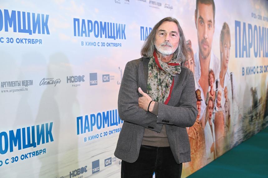 «Один хорошо, а два — лучше!»: Никас Сафронов подарил второй матрас Гарику Харламову