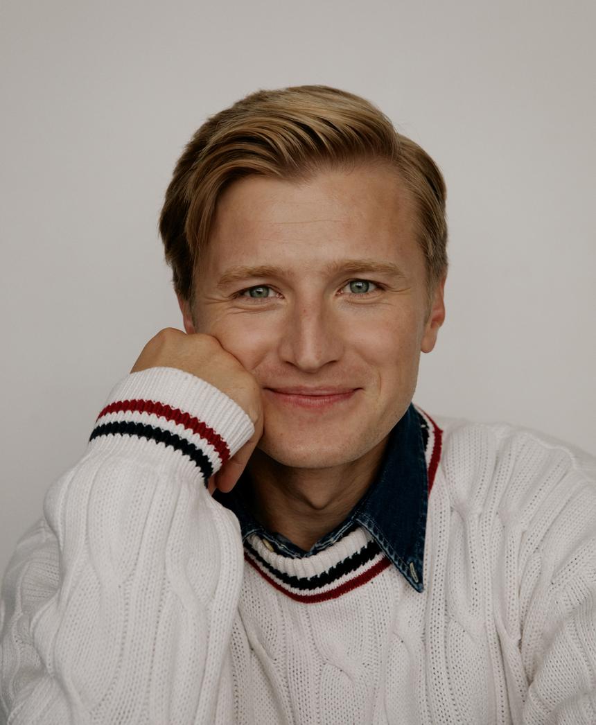 «Хотел бы побриться налысо для роли, но не могу себе позволить»: Вячеслав Чепурченко о съемках в сериалах, хейте и семье