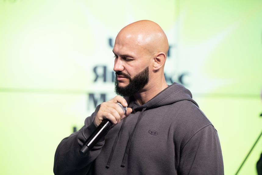 «Сейчас я в дзене»: Джиган рассказал о семье и посвященных жене треках