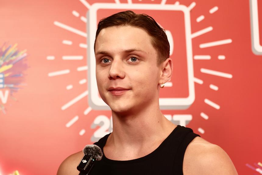 «Говорила, что его несет»: мама Вани Дмитриенко рассказала о звездной болезни сына