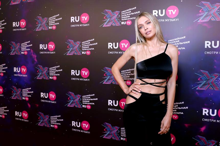 «Моя любовь»: в Сеть попало фото Веры Брежневой с мужчиной, похожим на Меладзе