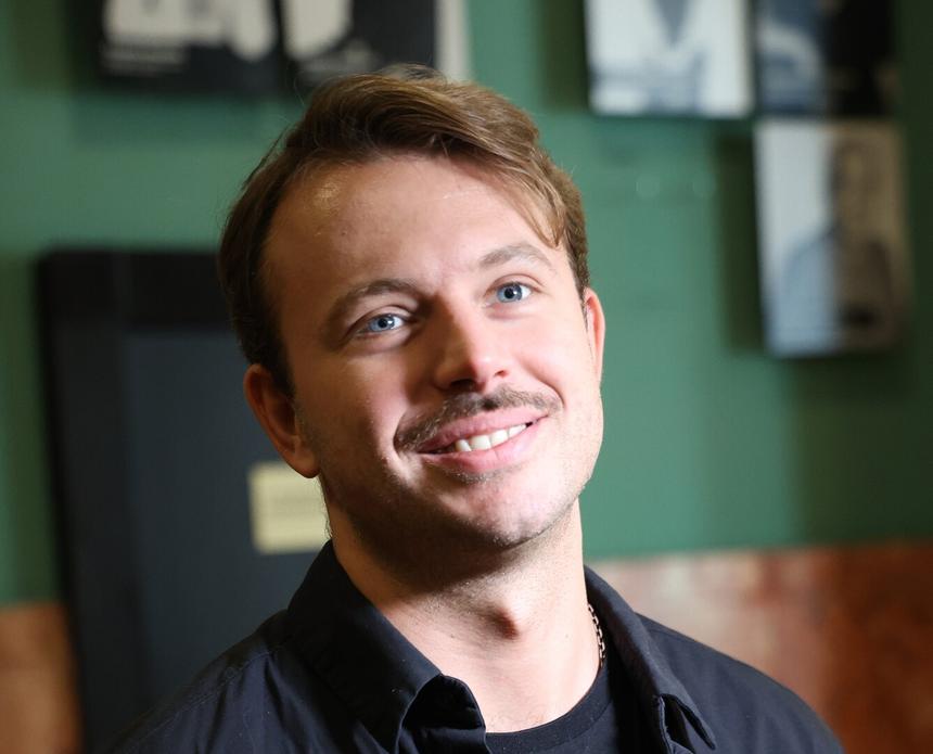 «Продолжение великого Миронова!»: 33-летний внук актера прервал долгое молчание и появился в Сети