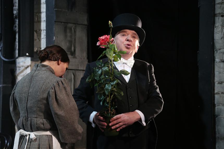 «Последние несколько месяцев сдал совсем»: раскрыты подробности смерти актера Анатолия Меньщикова